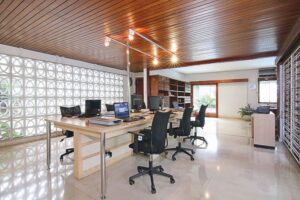 Ukuran Meja Kantor di Indonesia