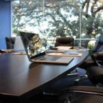 Cara Memilih Meja Kantor untuk Rapat Agar Tetap Nyaman, Jangan Asal!